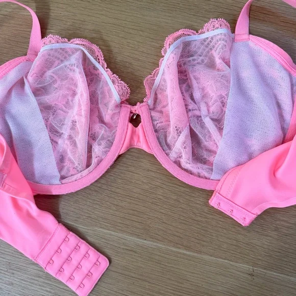 Victoria's Secret Unlined Demi Lace Bra - Picture 4 of 6
